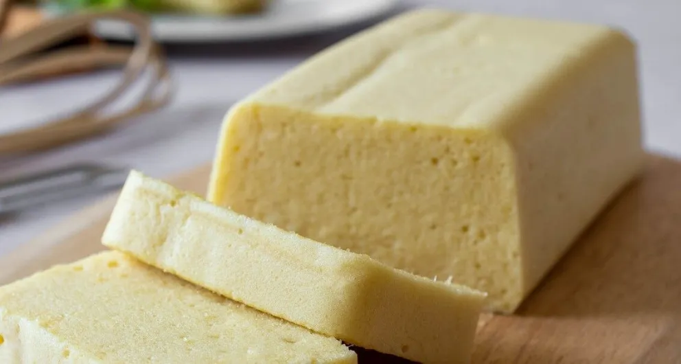 Bizcocho de dos ingredientes: ¡Sin harina ni azúcar! Descubrí su suave y refrescante sabor