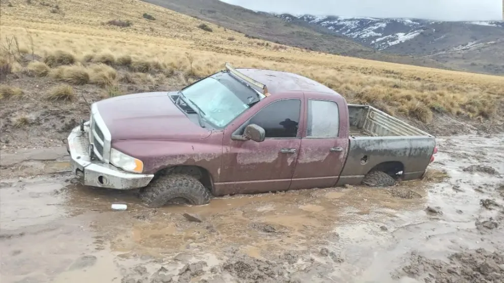 Difícil rescate de un vehículo cuyo conductor pasó la noche en la Ruta 80