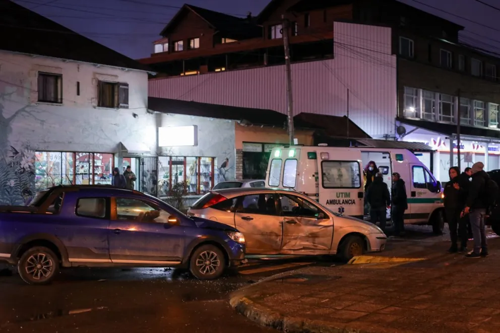 Violenta colisión vehicular en Onelli y Albarracín dejó como saldo importantes daños materiales