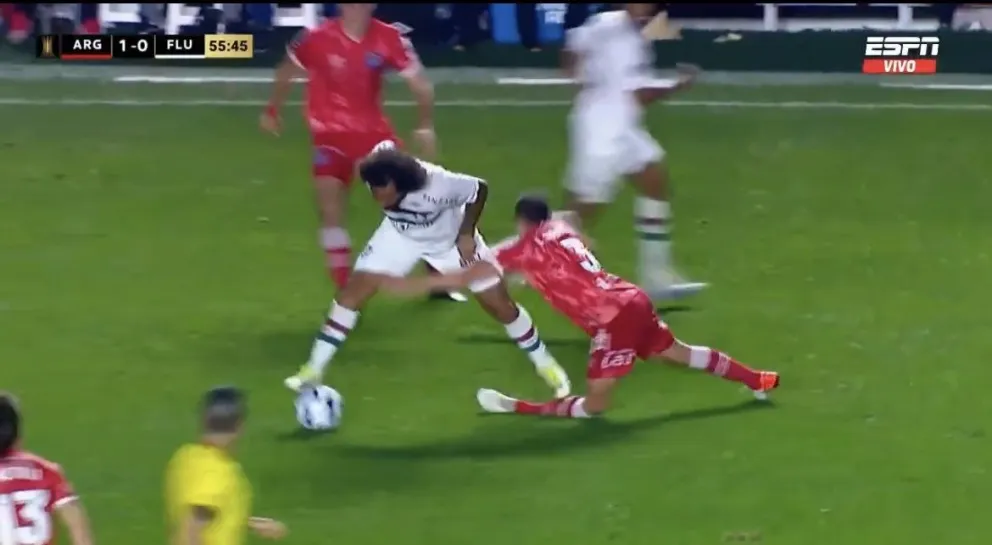 Mira el video: Luciano Sánchez sufrió una escalofriante lesión que conmocionó al mundo del fútbol