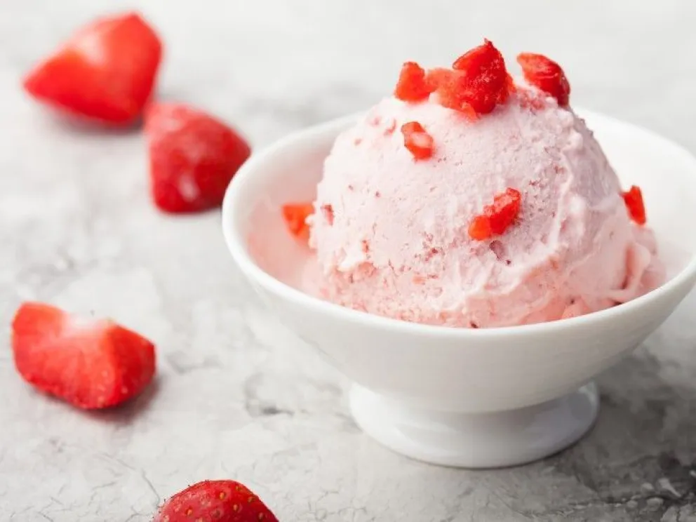 Postre helado de frutillas: una receta riquísima y muy fácil de hacer 