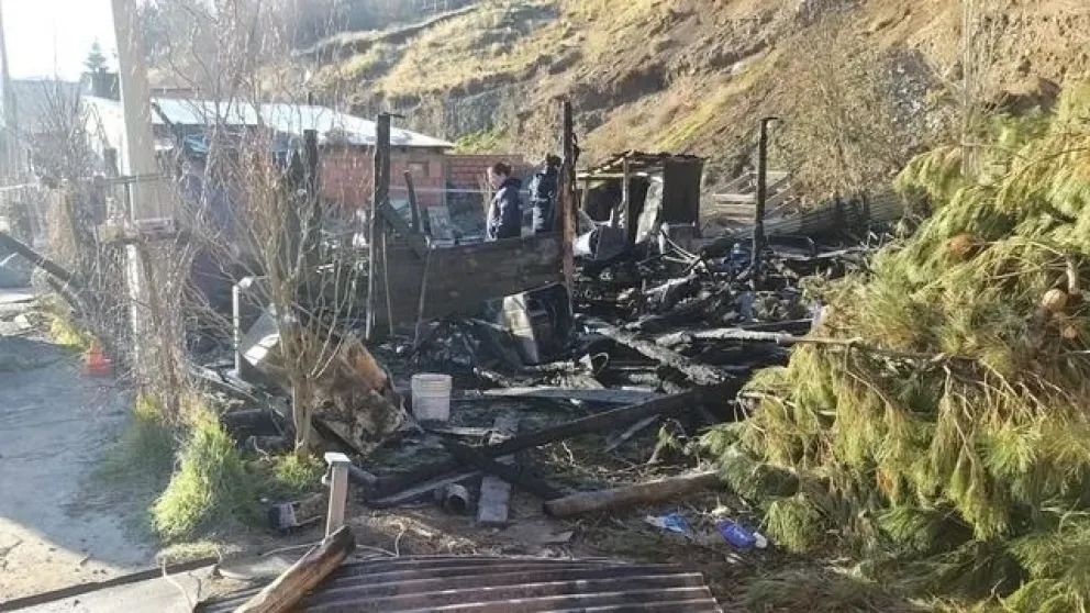 Quisieron avivar la salamandra con nafta: tres fallecidos en fuerte explosión