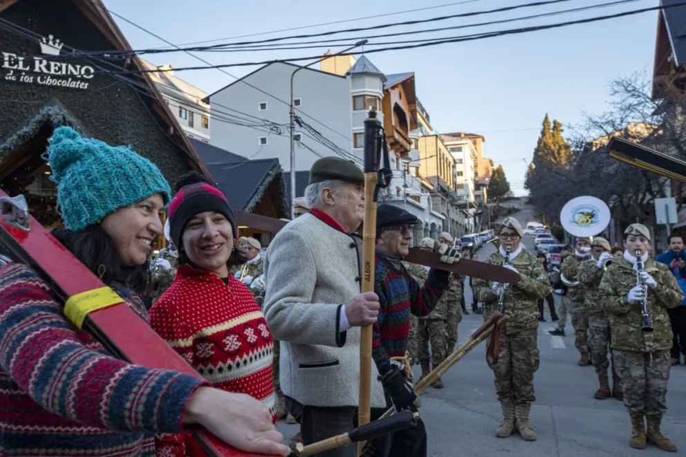 Hasta el viernes 26 hay tiempo para sumar instituciones al desfile del 3 de mayo