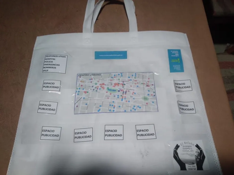 Estudiantes de El Bolsón proponen entregar a turistas bolsas reutilizables en vez de folletería