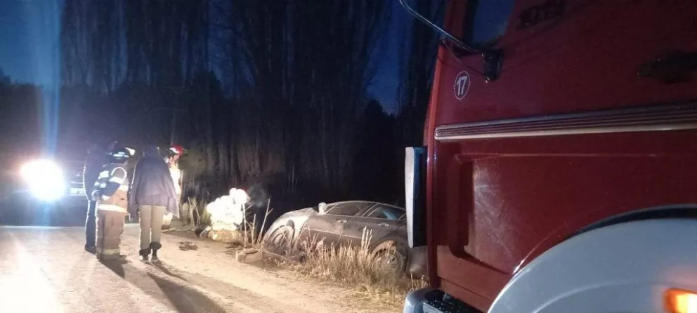 Un auto perdió el control y despistó en Cerro Radal 