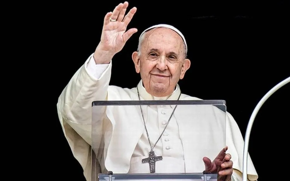 La Iglesia católica está abierta a todos, incluso a los homosexuales, afirmó el Papa Francisco