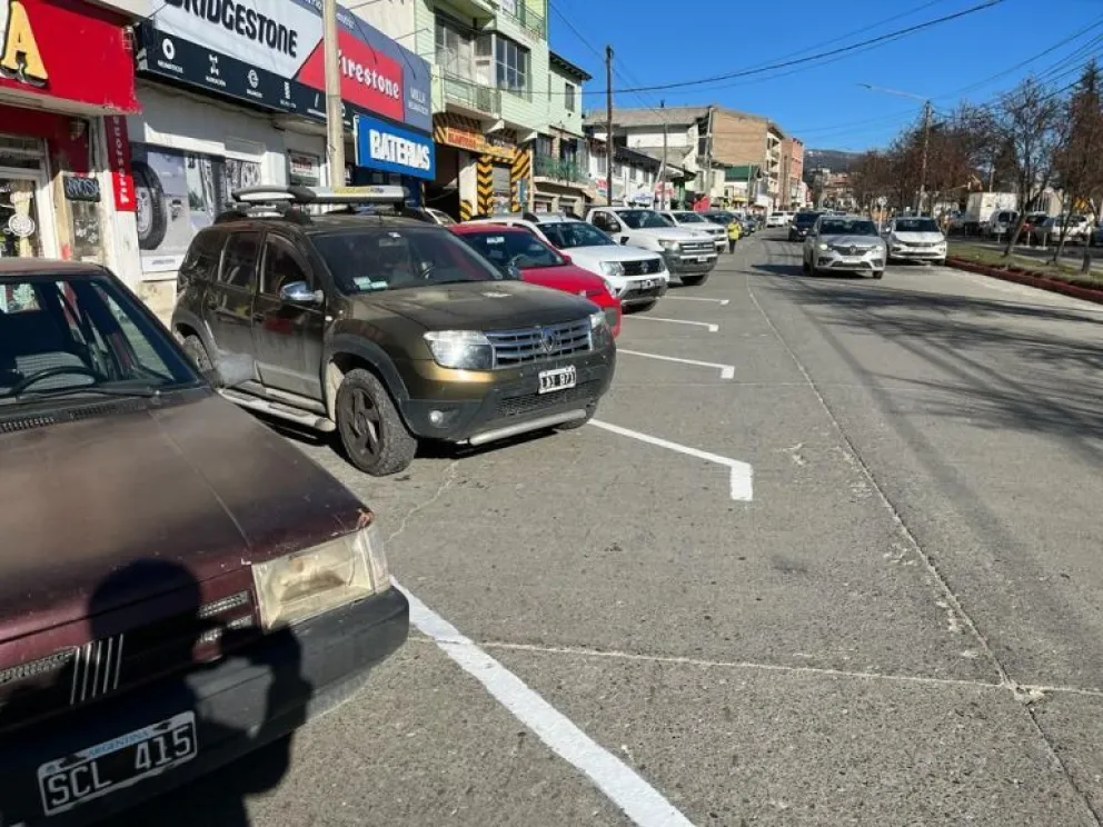 Desde el municipio aclaran el nuevo estacionamiento a 45 grados en el Ñireco 