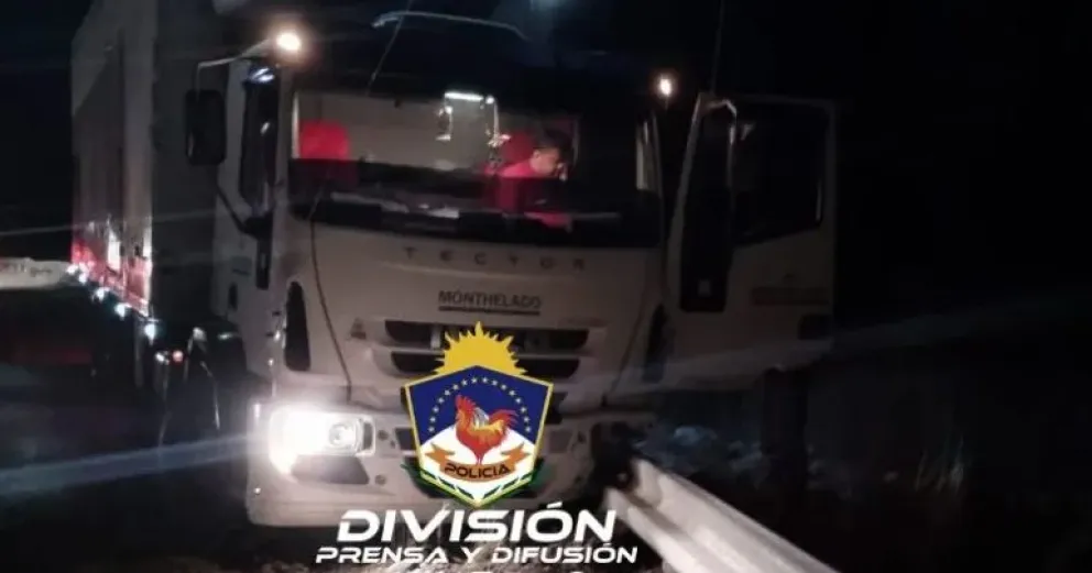 Camionero alcoholizado se cruzó de carril y chocó contra el guardarrail en Ruta 40