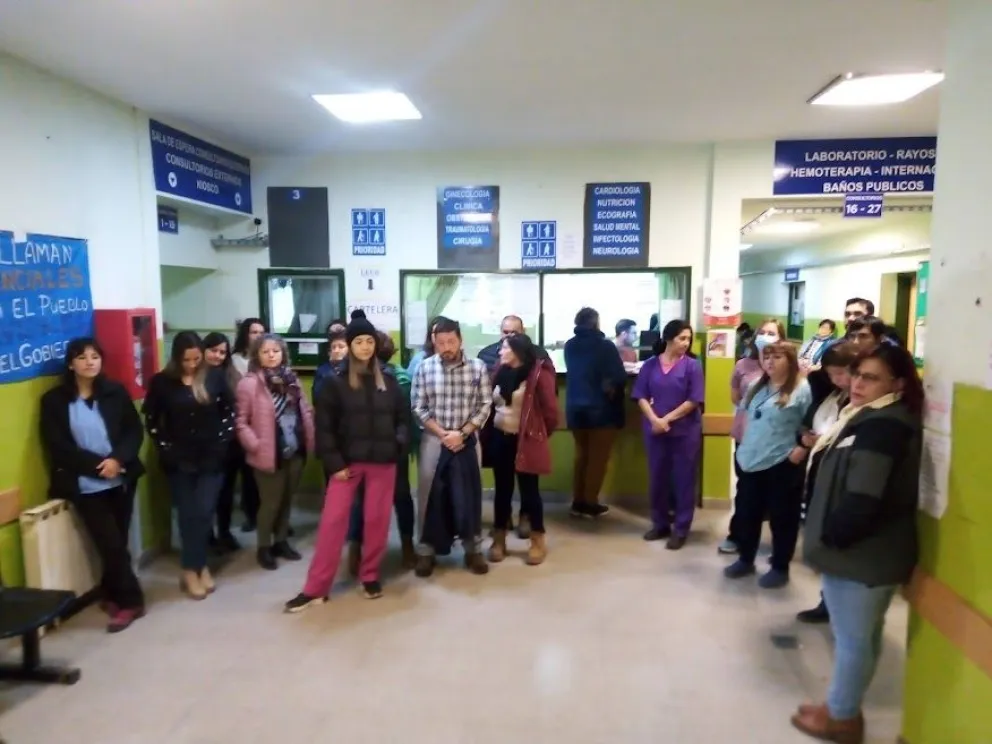 Trabajadores hospitalarios de El Bolsón solicitan quedar exceptuados del pago del estacionamiento medido