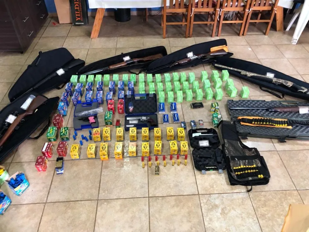 Desarticulan una organización que comercializaba armas de fuego y municiones a través de encomiendas