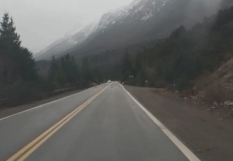 Transitar con precaución por las rutas que conectan Bariloche 