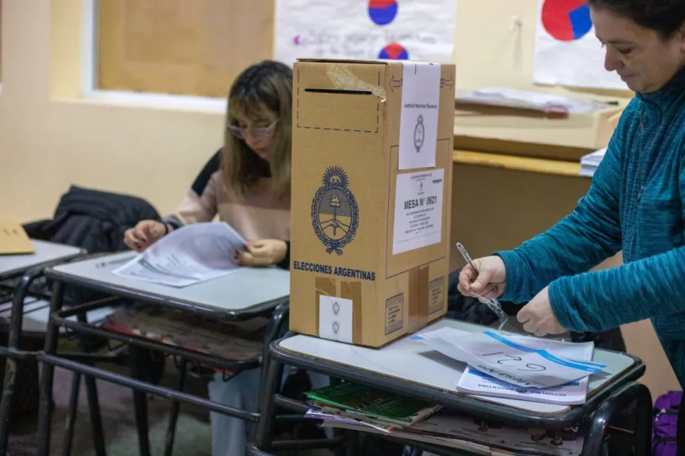 En la ESRN 99 hubo demoras por falta de autoridades de mesa y de boletas 