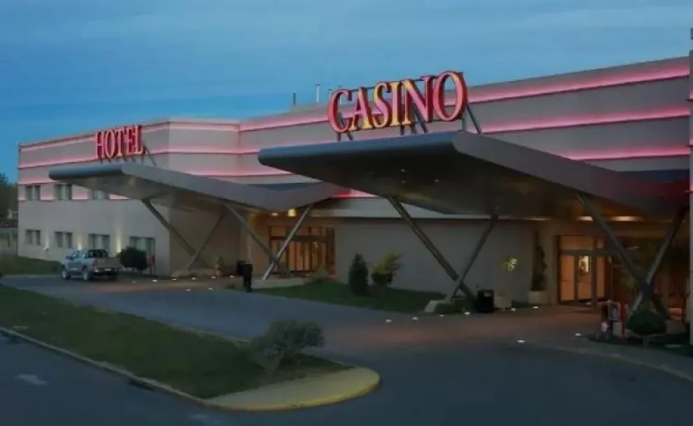 El casino de General Roca abrió sus puertas a pesar de la veda