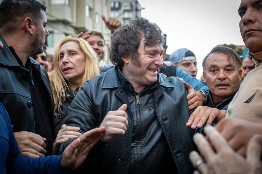 Javier Milei picó en punta en las elecciones en Viedma