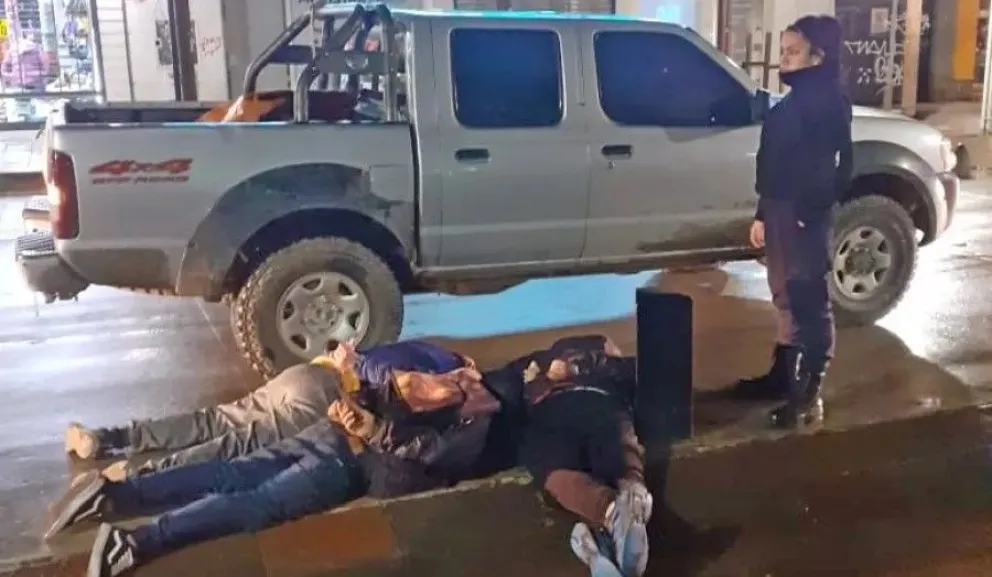 Violó la prisión domiciliaria y salió a robar junto a dos cómplices