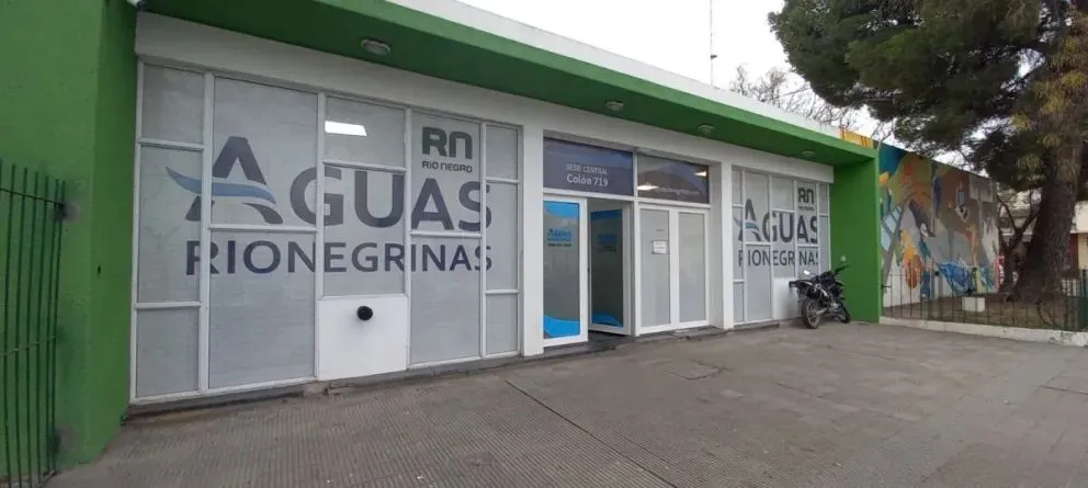 Con total impunidad, delincuentes roban en la sede de Aguas Rionegrinas