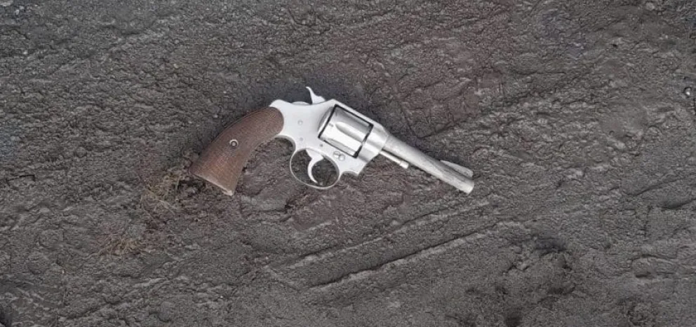 Demoraron a dos jóvenes que efectuaron disparos con un arma de fuego cerca del colegio