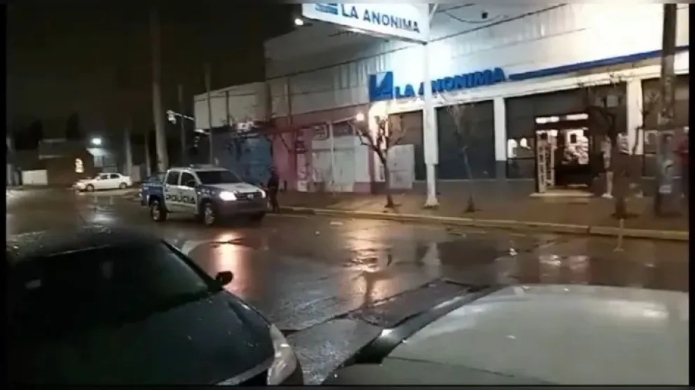 Violento saqueo en la sucursal de un supermercado durante la madrugada 