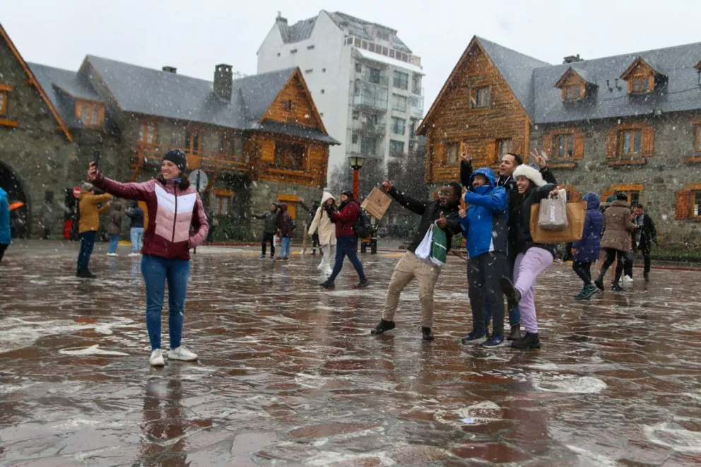 La nevada en Bariloche podría extenderse durante la noche
