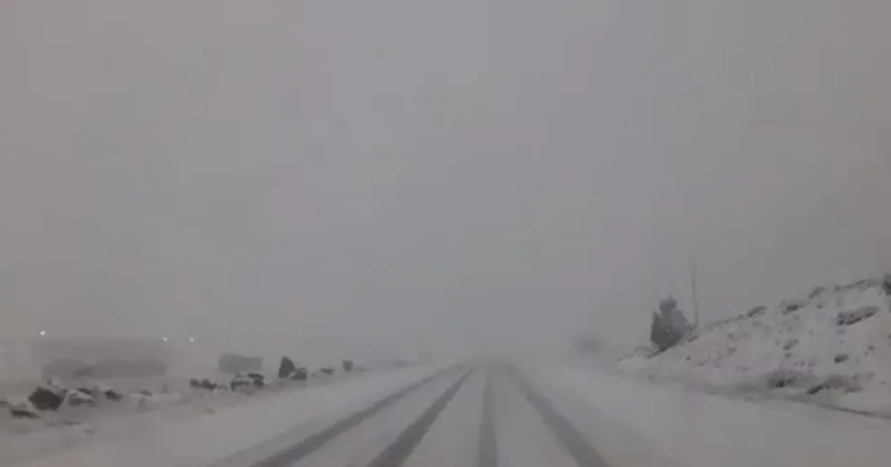 Así está nevando en ruta de Circunvalación de Bariloche