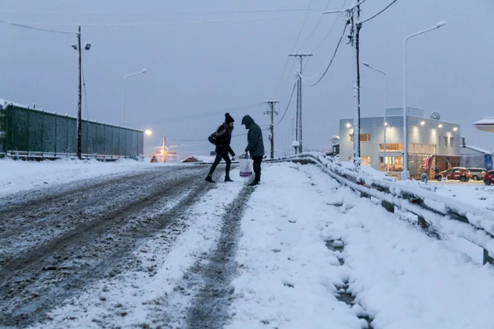 La nieve originó problemas en las calles de muchos barrios de la ciudad