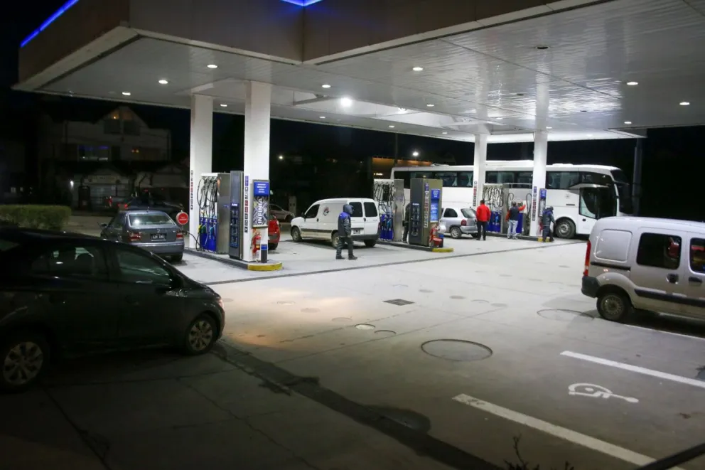 ¿Cierran esta noche las estaciones de servicio de la ciudad?