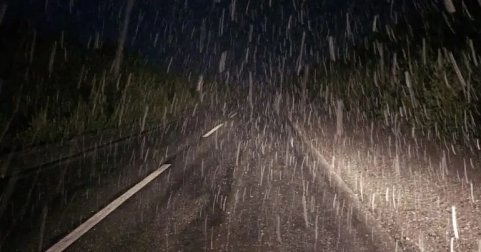 Piden precaución por lluvias y nevadas en el tramo Bariloche-El Bolsón