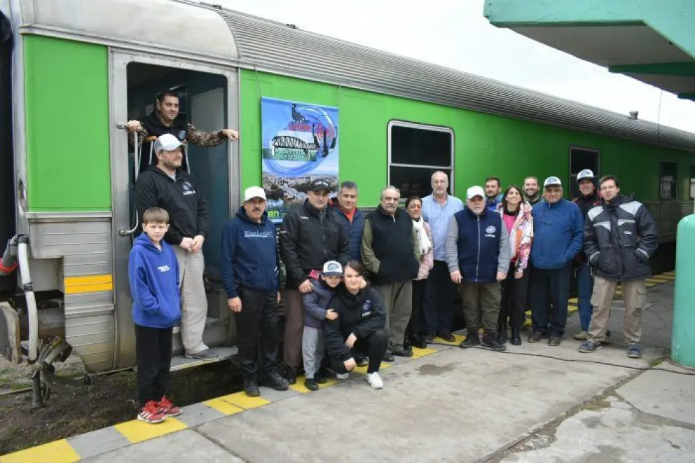 Un vagón de Tren Patagónico se convirtió en una central de radioaficionados