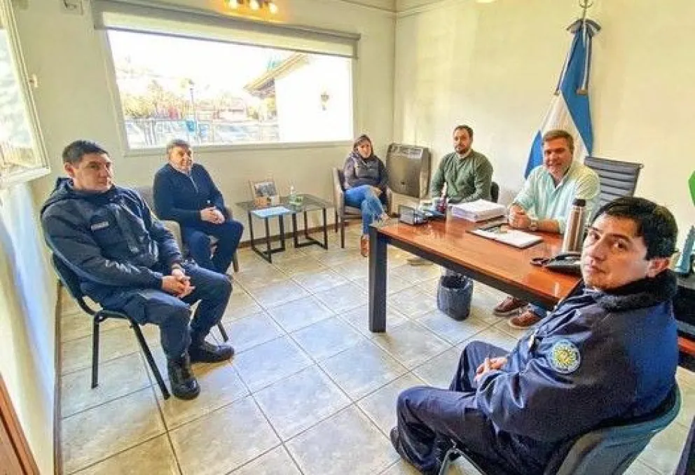 El intendente de El Bolsón se reunió con la cúpula policial para prevenir “replicas” de los saqueos que se dieron en Bariloche