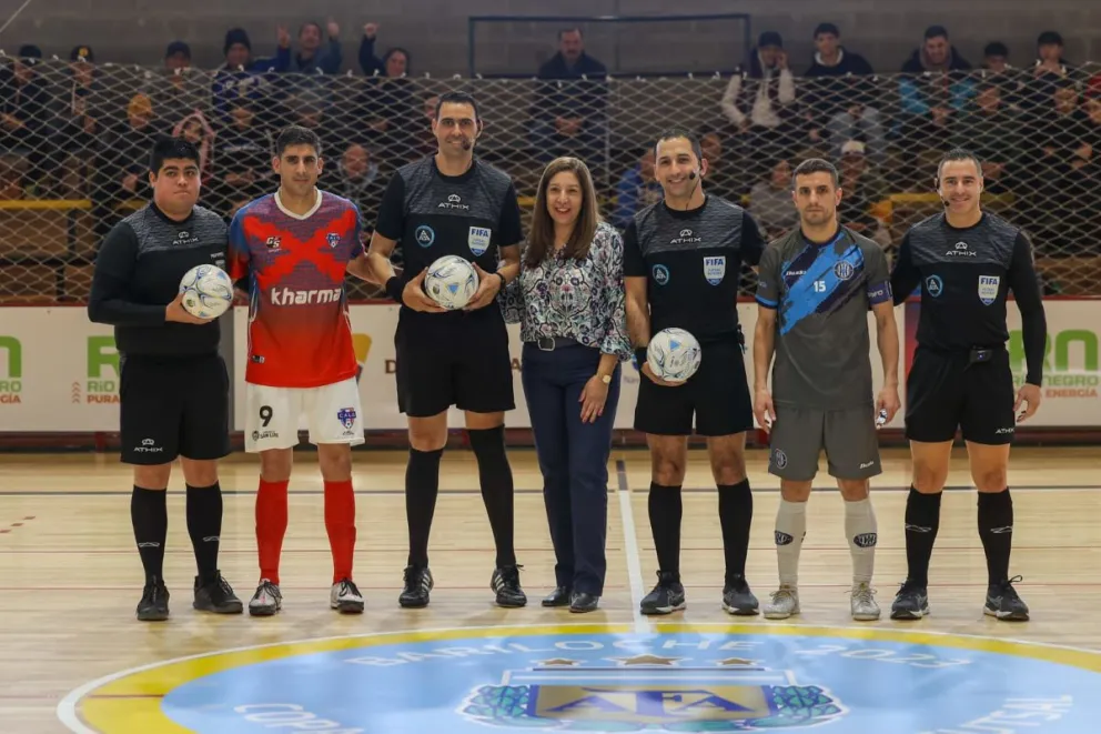 Ya se juegan las finales de futsal en Bariloche