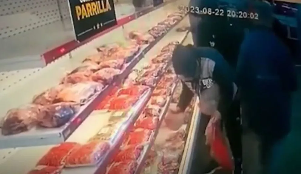 Saqueó una carnicería, lo fueron a detener a la casa y se encontraron un arsenal