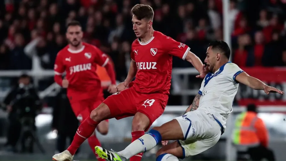 Independiente vence a Vélez en el debut triunfal de Tévez como DT
