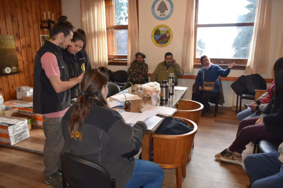 Parque Nacional Nahuel Huapi entregó kits de boyeros solares a comunidades