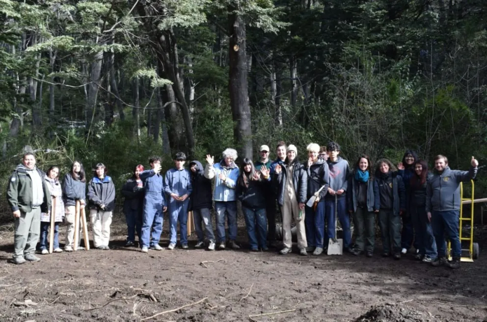 Jornada de trabajo conjunto de alumnos de la escuela técnica Nehuen Peuman y el Parque Nacional