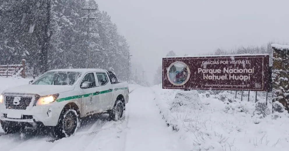 Camino a Challhuaco y Ñirihuau solo vehículos 4x4 con cadenas