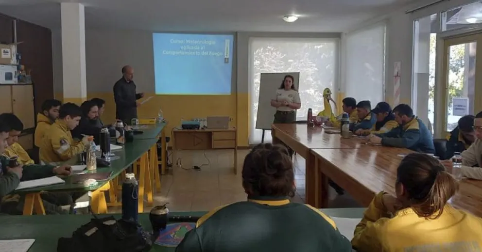 Experiencia formativa sobre Meteorología y Comportamiento del Fuego en SPLIF Bariloche y El Bolsón