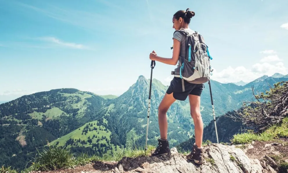 Uno de los temas fundamentales es verificar las condiciones meteorológicas antes de aventurarse a la montaña.