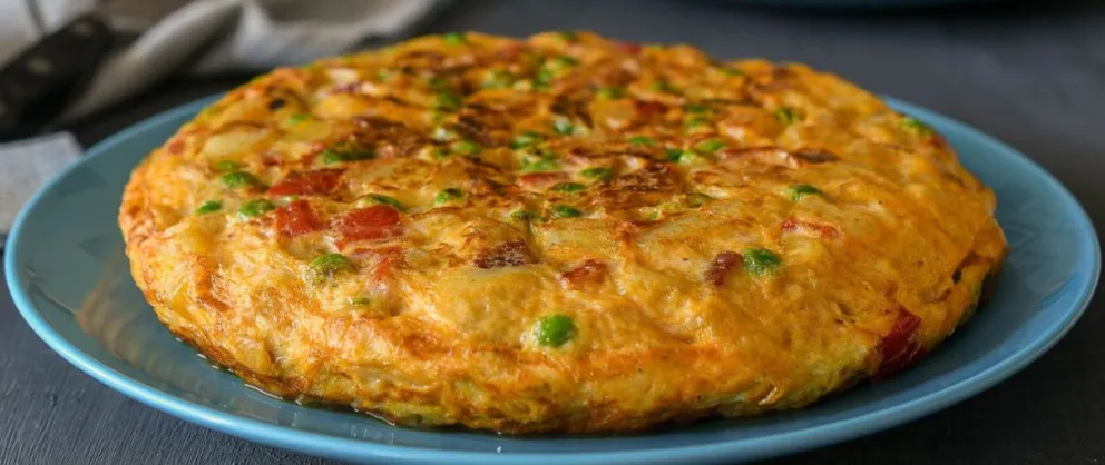 Aprende a renovar un clásico de todos los tiempos con esta tortilla de papas paisana 