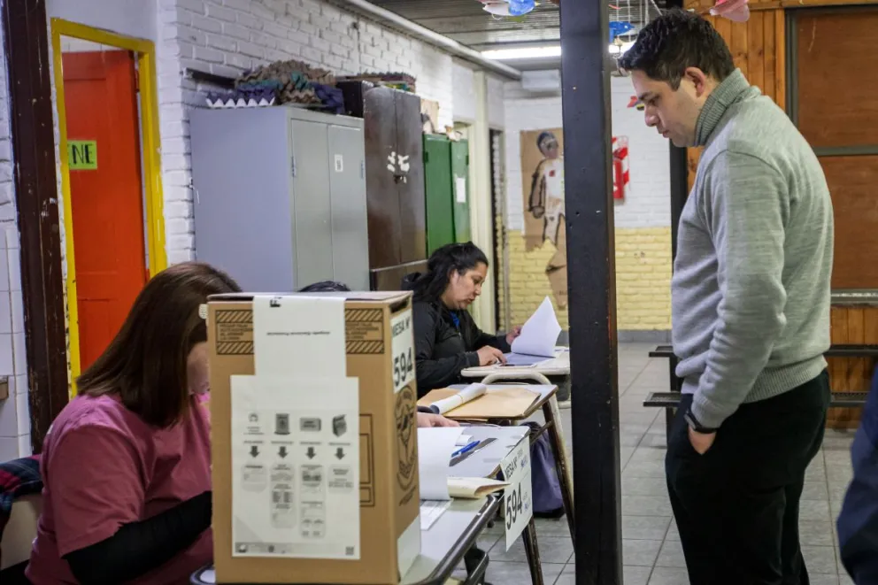 Arrancaron los comicios y los barilochenses ya eligen en las escuelas