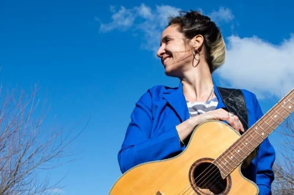 “Ahora el Caos”, nuevo EP de Ella Schroeder