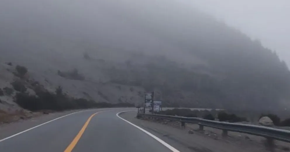 El barro hace difícil transitar por la Ruta 23