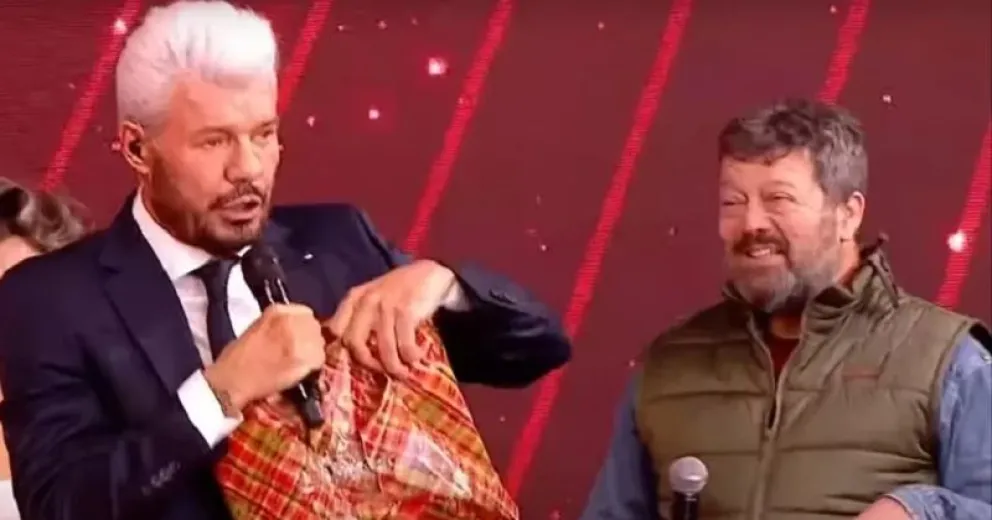 El insólito regalo del padre de Flor Vigna a Marcelo Tinelli: así fue la fuerte reacción del conductor