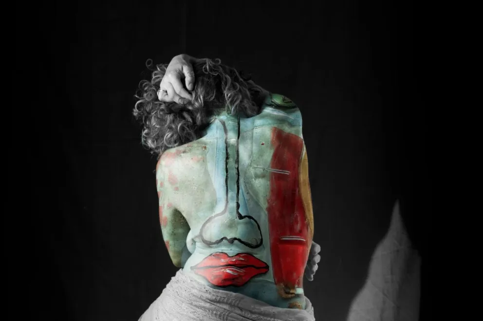 “Piel Umbral”: luces, colores y cuerpos al desnudo