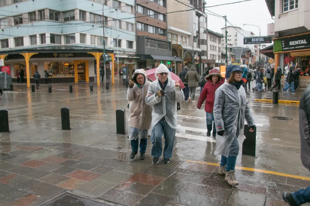 Sigue el temporal de lluvia y viento en Bariloche: ¿se viene la nieve?