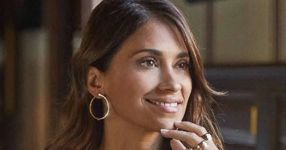 El impactante look de Antonela Roccuzzo en México: escote, mucho brillo y joyas
