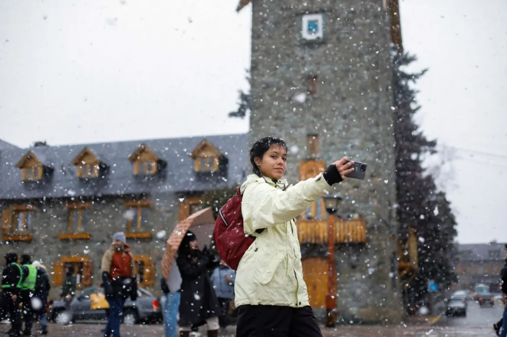 La nieve volvió a pintar de blanco a Bariloche 