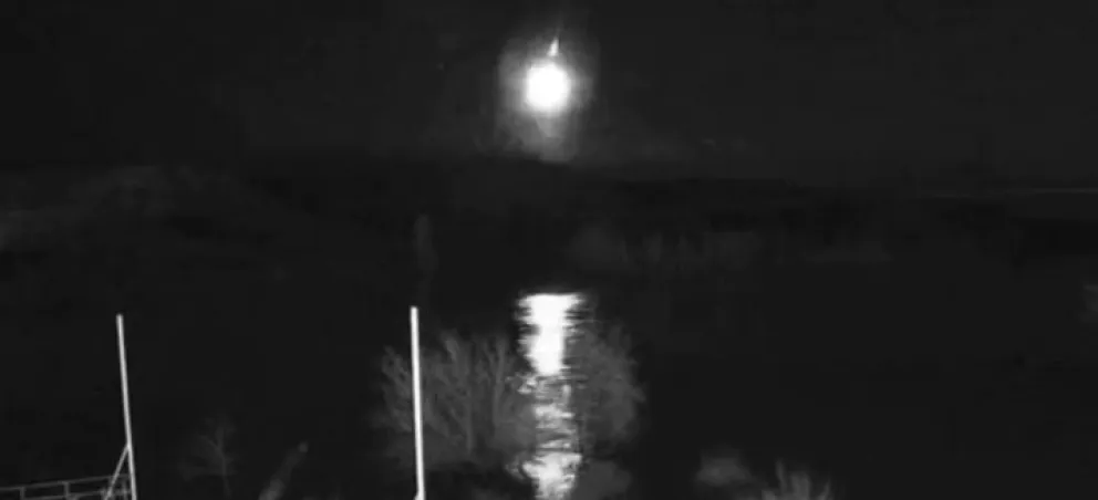 Así iluminó el cielo de la región el bólido captado este sábado