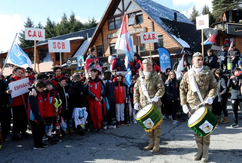 Con el desfile inaugural arrancó el Campeonato Infantil Patagónico