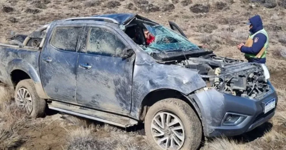 Volcó una camioneta en la recta de Jones