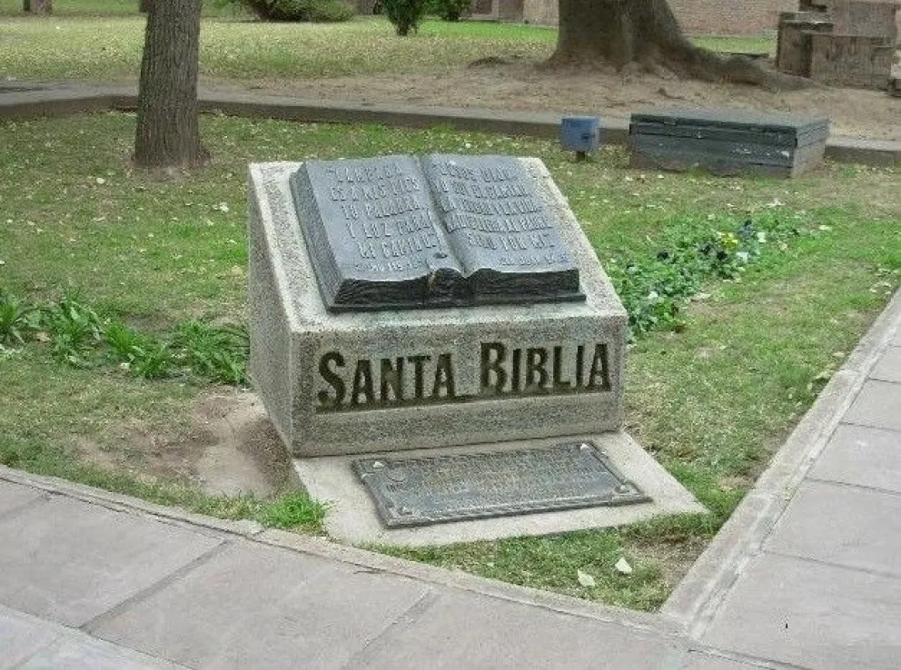 Proponen construir un “monumento a la Biblia” en el Centro Cívico
